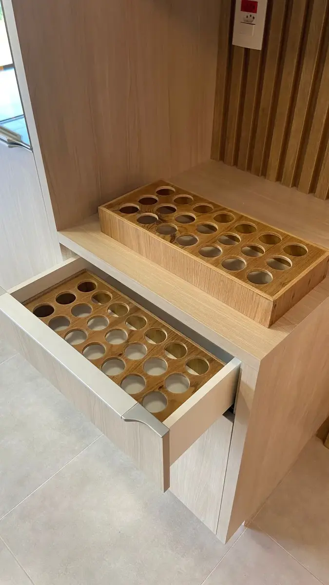 Gavetas planejadas com divisórias para organizar utensílios